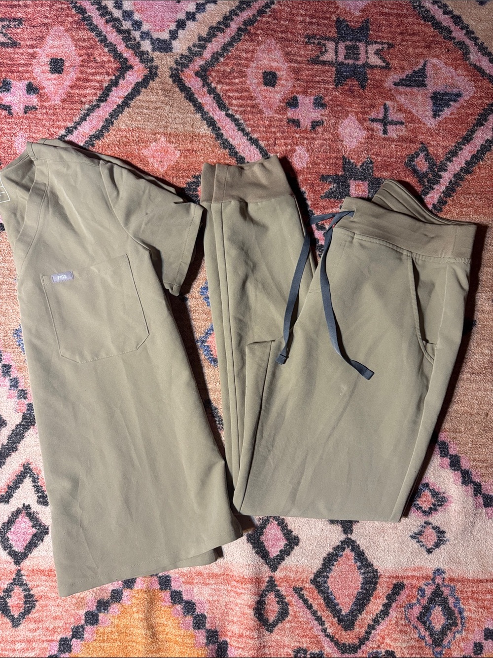 Figs Women’s Latte Jogger Scrub pants Small Tall and Top Small Set